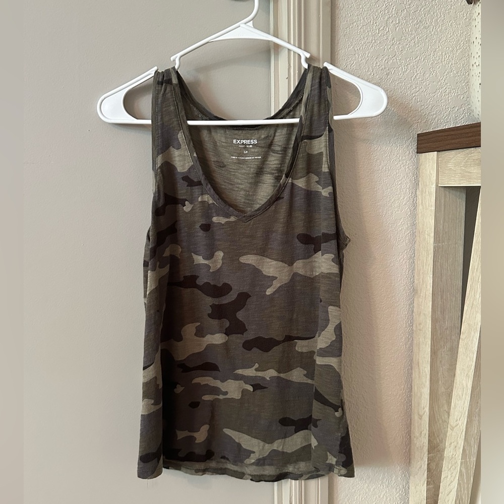 Express Camo V-neck Tank. Size Small